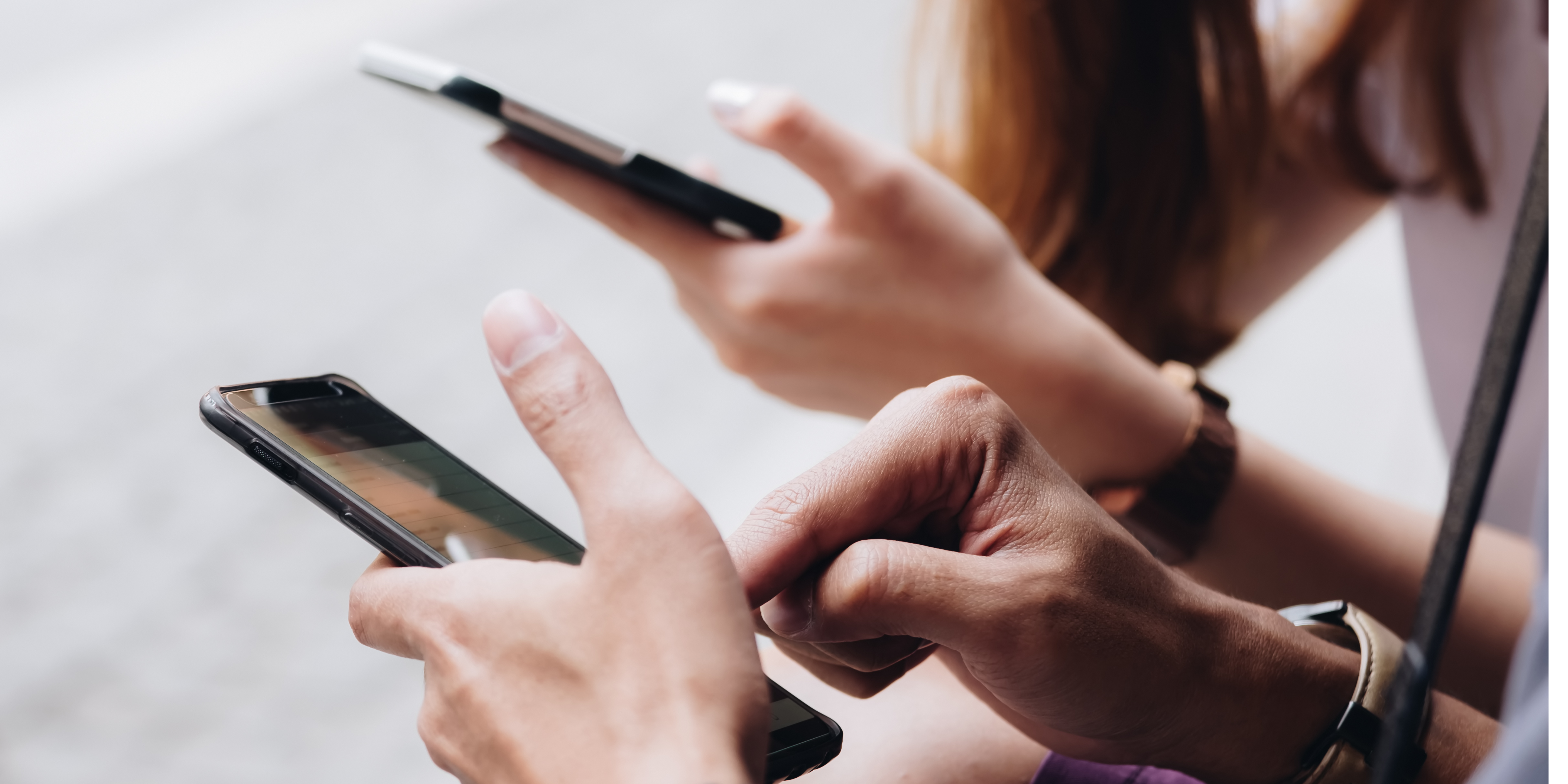 Génération scroll : réseaux sociaux et désinformation, les influenceurs en première ligne